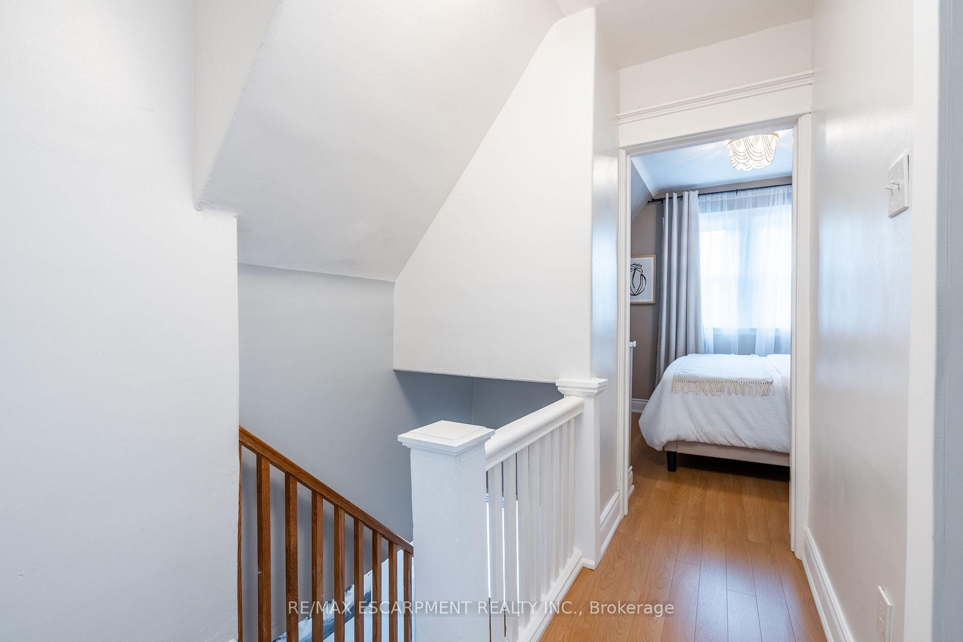 Photo 13 of 44 Fairview Avenue, Hamilton, Crown Point — HOMEH