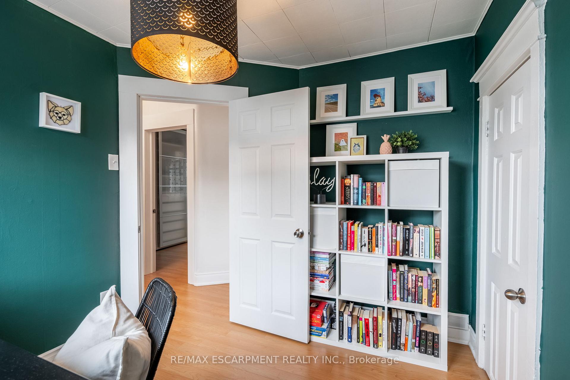 Photo 25 of 44 Fairview Avenue, Hamilton, Crown Point — HOMEH