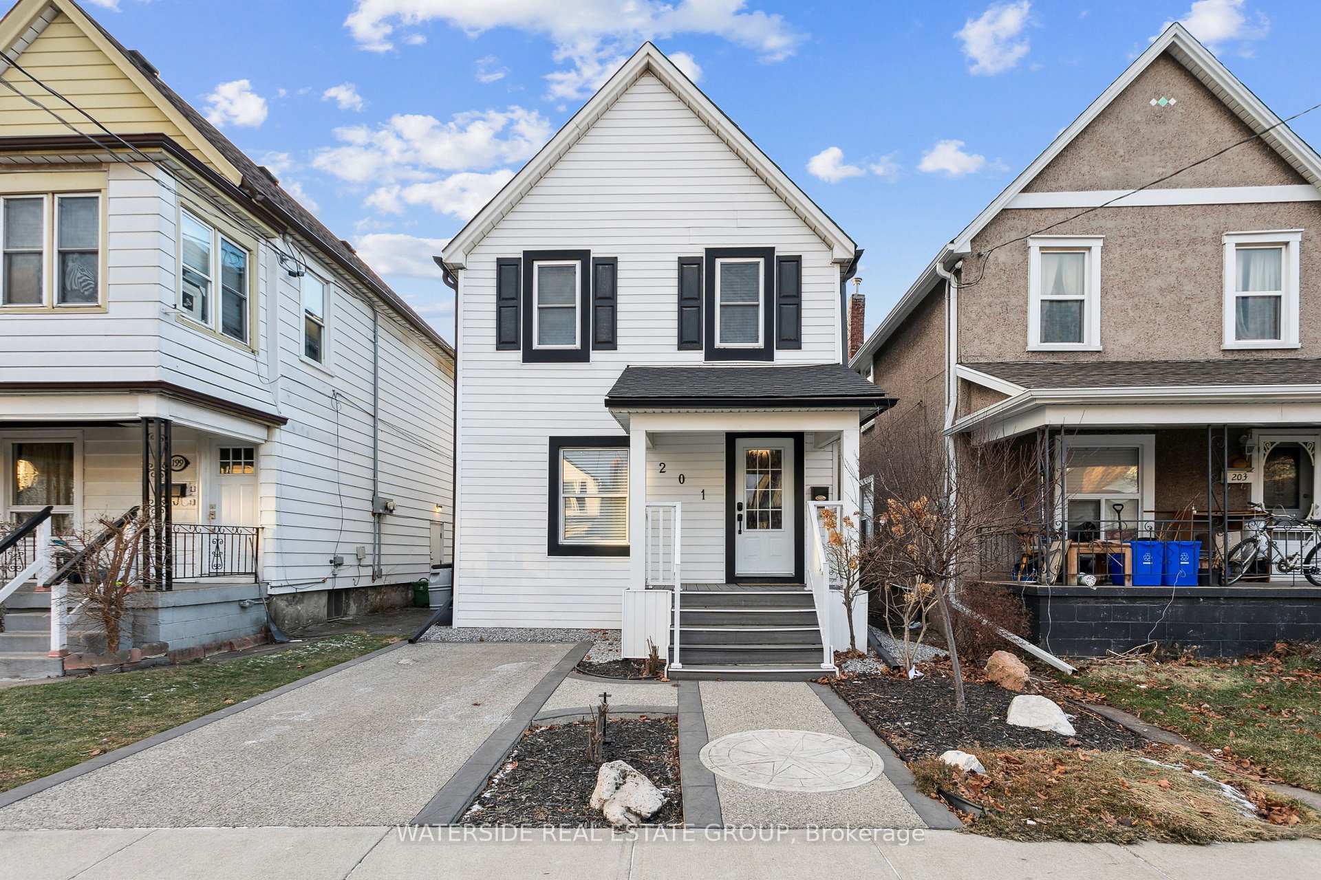 Photo 1 of 201 Rosslyn Avenue N, Hamilton, Crown Point — HOMEH