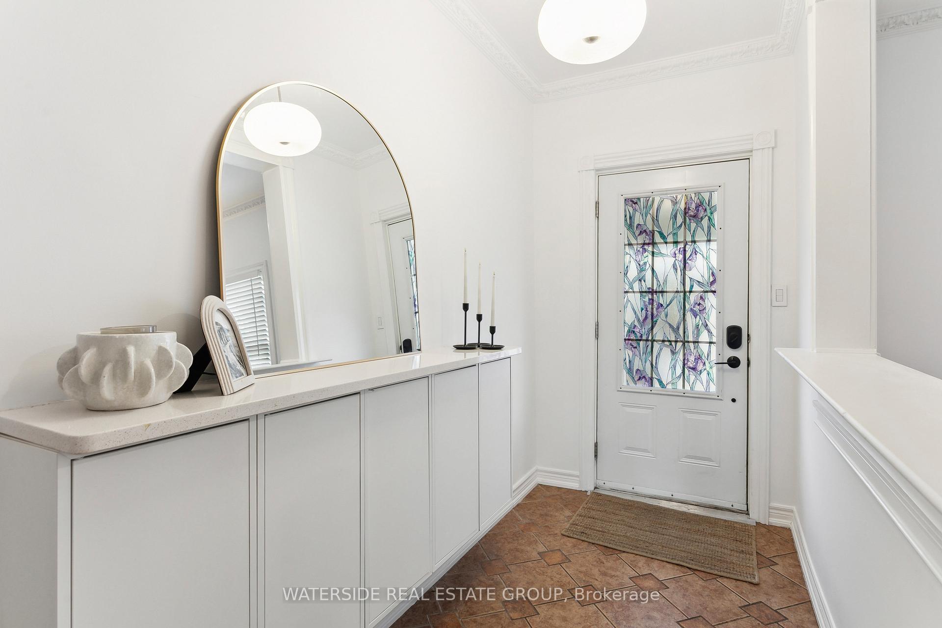 Photo 2 of 201 Rosslyn Avenue N, Hamilton, Crown Point — HOMEH