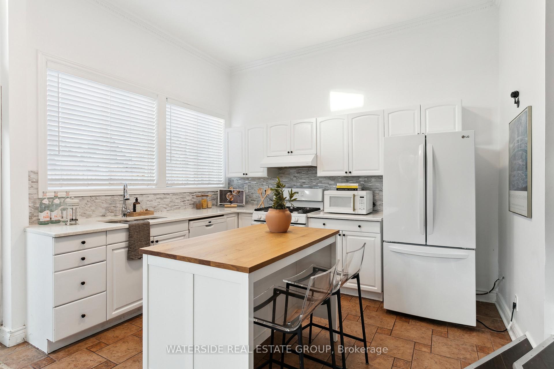 Photo 8 of 201 Rosslyn Avenue N, Hamilton, Crown Point — HOMEH