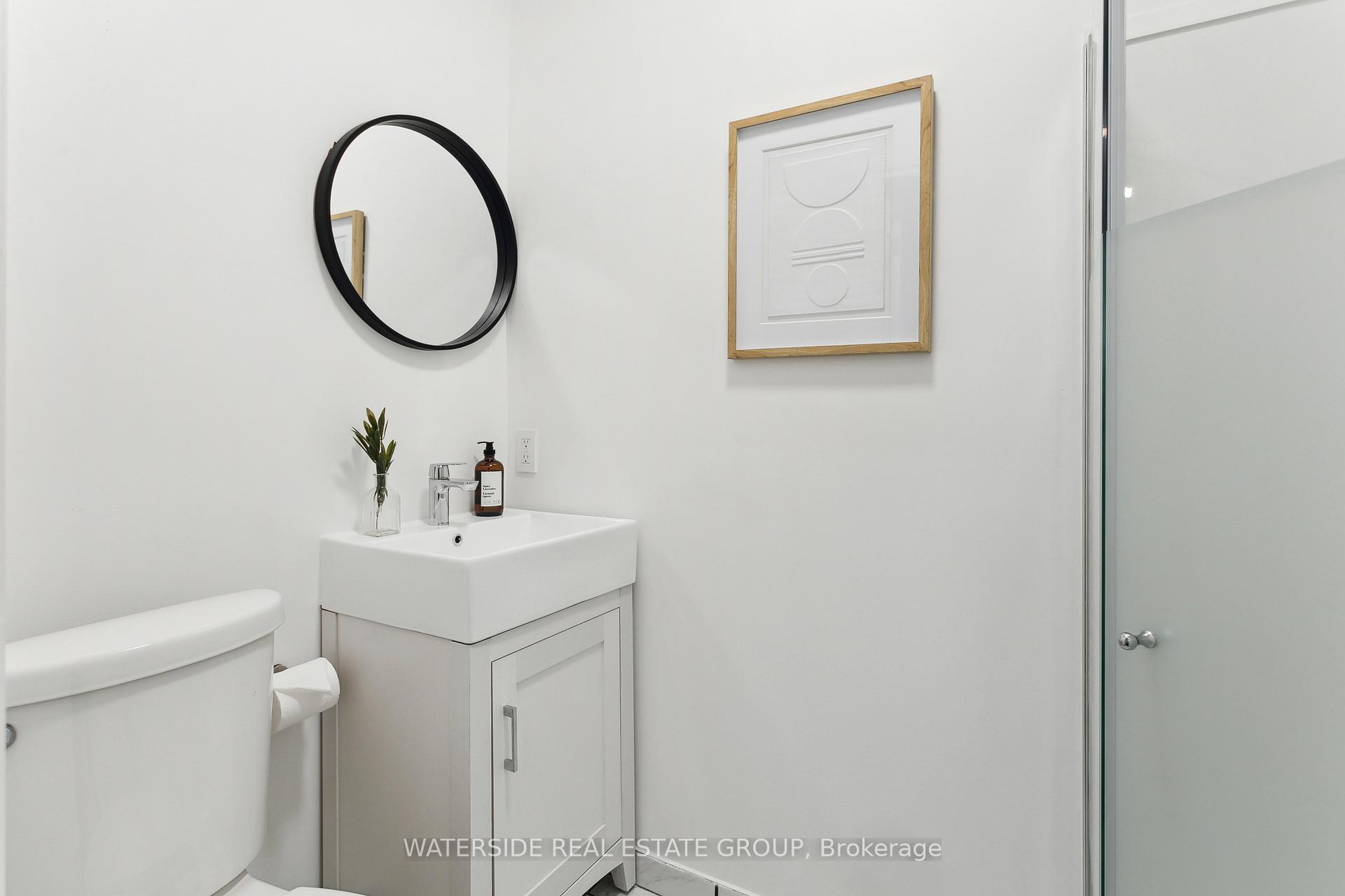 Photo 6 of 201 Rosslyn Avenue N, Hamilton, Crown Point — HOMEH
