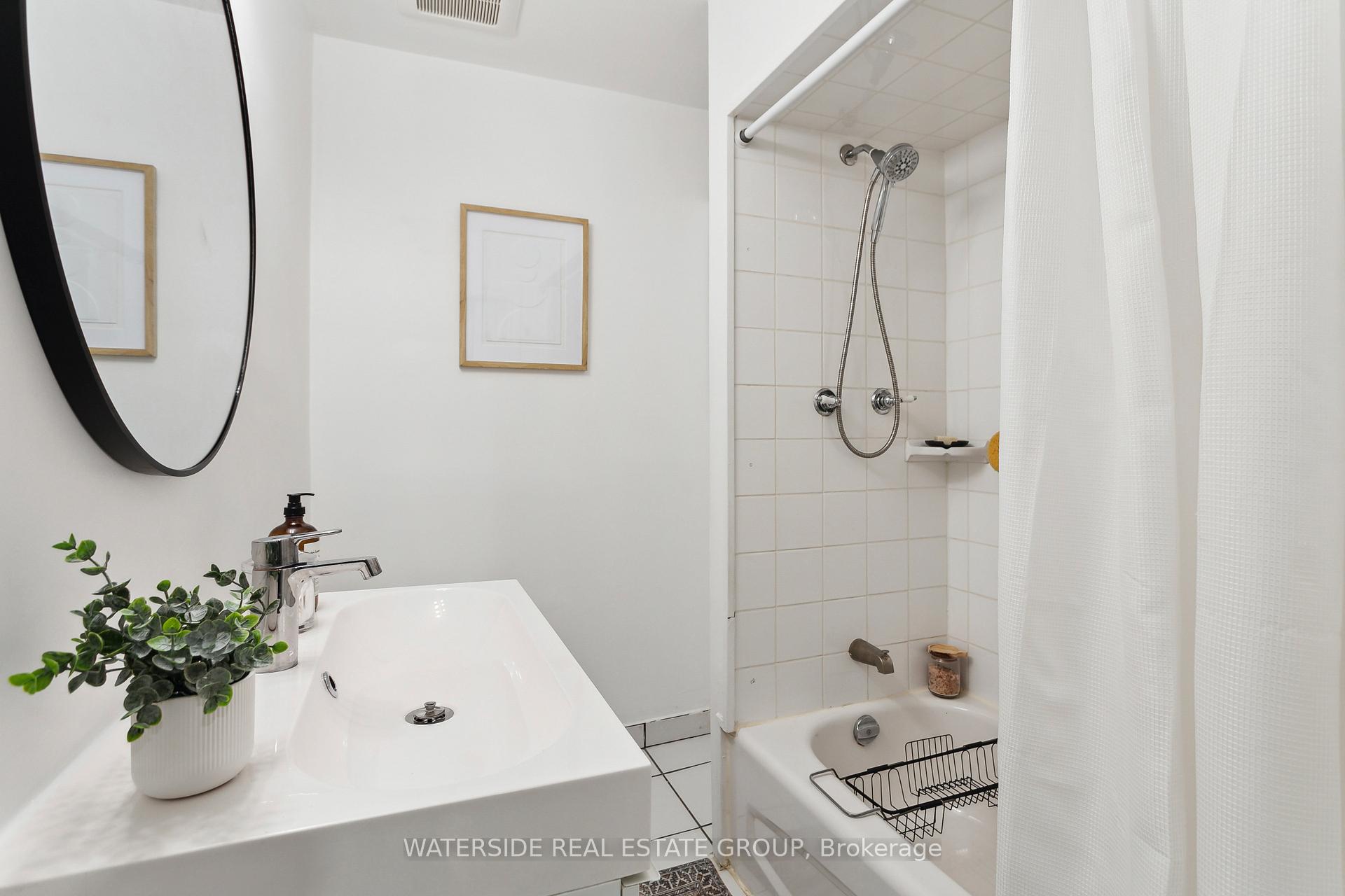 Photo 22 of 201 Rosslyn Avenue N, Hamilton, Crown Point — HOMEH