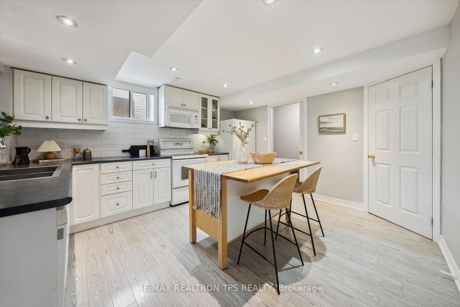 Photo 26 of 16 Duke Street, Whitby, Brooklin — HOMEH