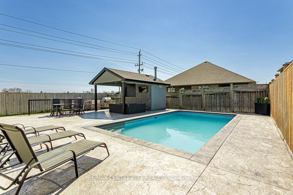 Photo 50 of 6601 Crown Grant Road, London, South V — HOMEH