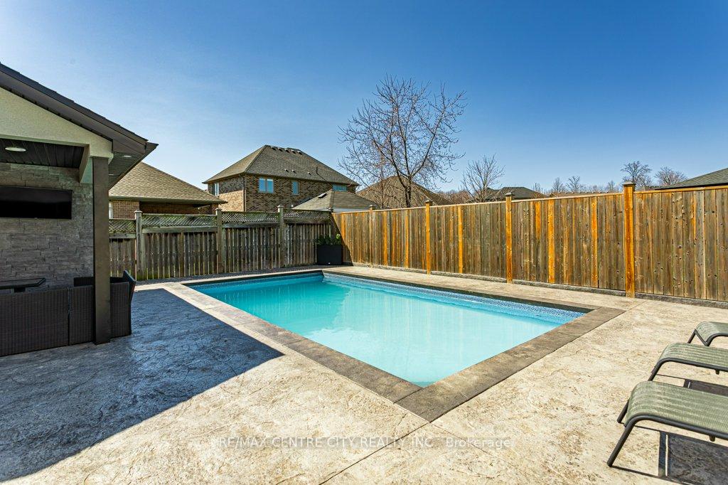 Photo 15 of 6601 Crown Grant Road, London, South V — HOMEH