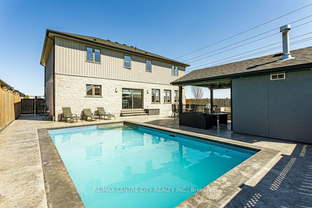 Photo 3 of 6601 Crown Grant Road, London, South V — HOMEH