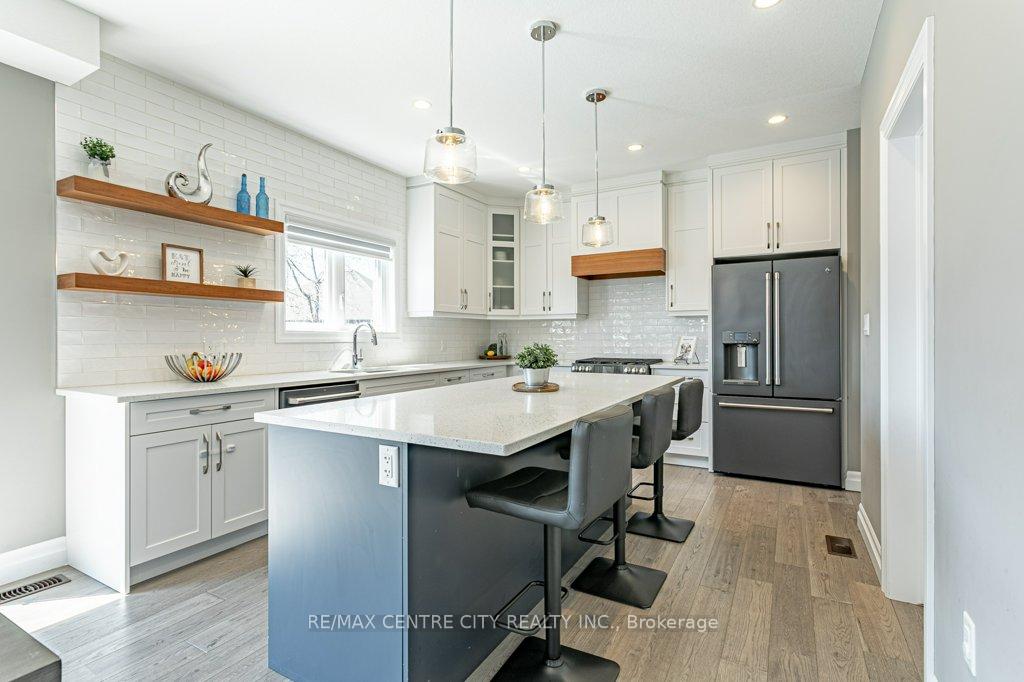 Photo 12 of 6601 Crown Grant Road, London, South V — HOMEH