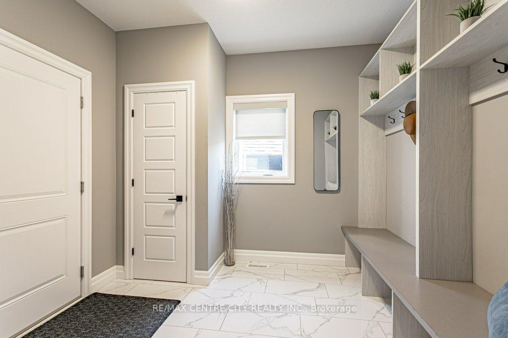Photo 21 of 6601 Crown Grant Road, London, South V — HOMEH