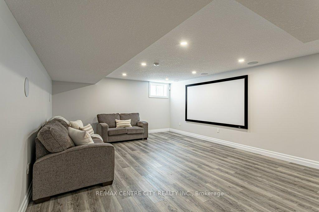 Photo 35 of 6601 Crown Grant Road, London, South V — HOMEH