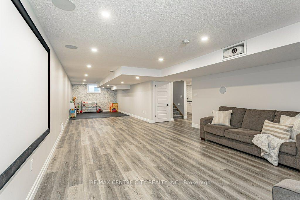 Photo 40 of 6601 Crown Grant Road, London, South V — HOMEH