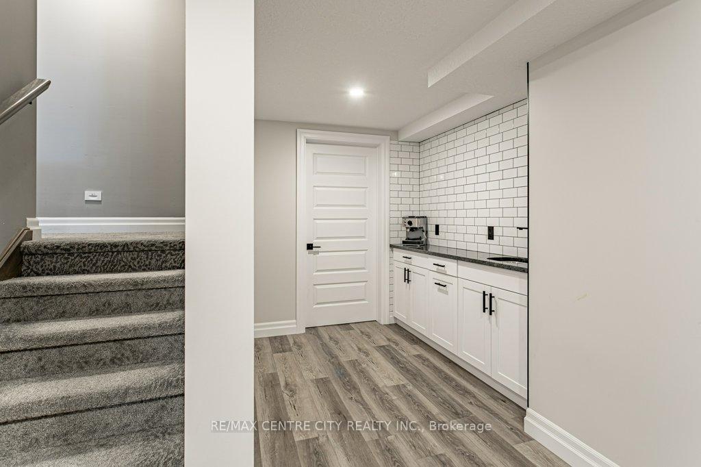 Photo 32 of 6601 Crown Grant Road, London, South V — HOMEH