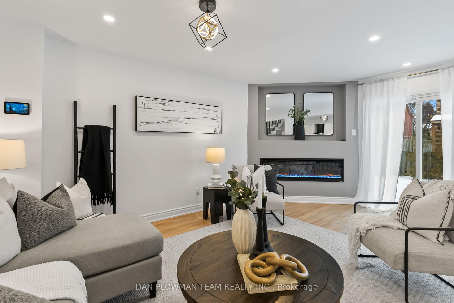 Photo 10 of 20 Maplewood Drive, Whitby, Blue Grass Meadows — HOMEH