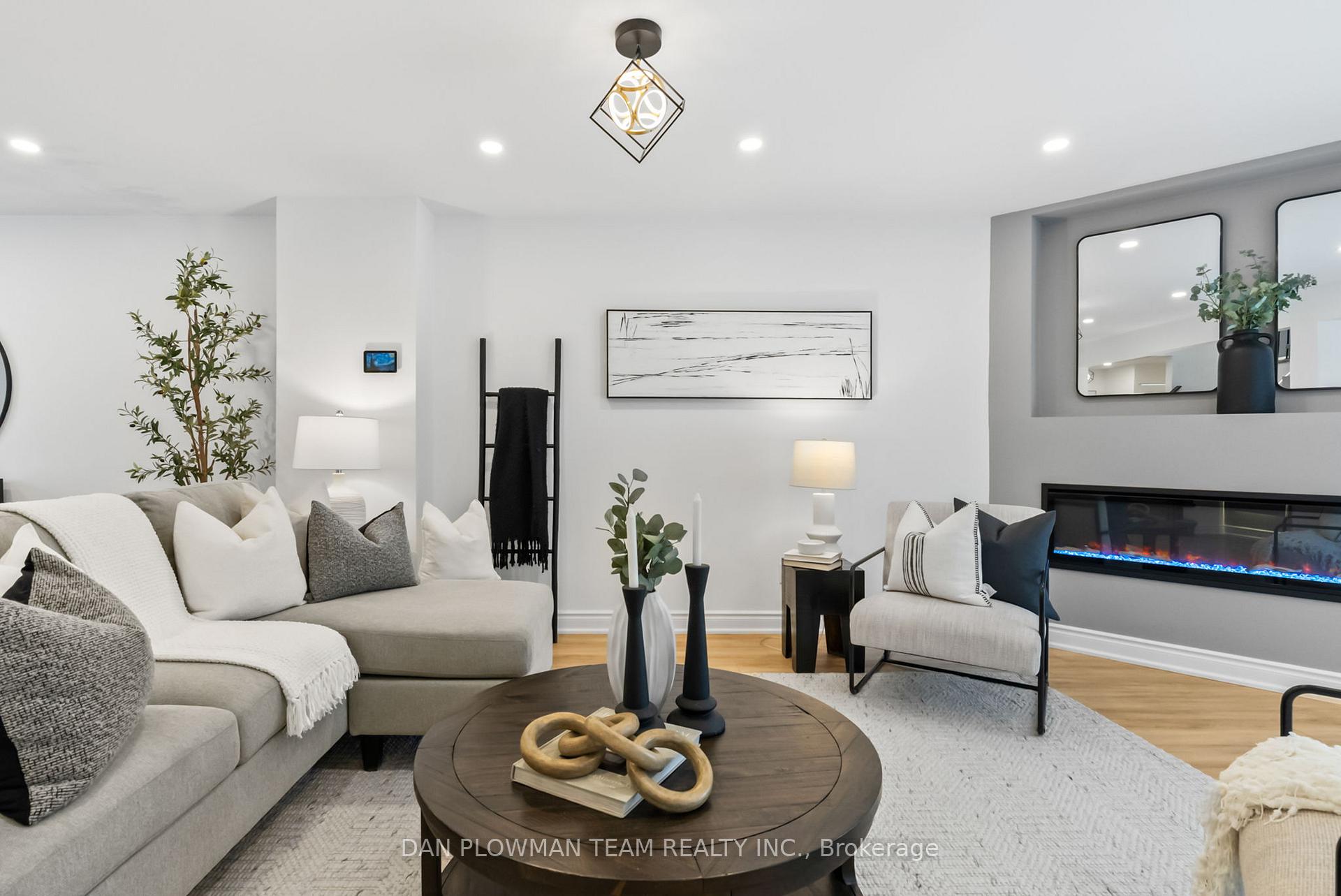 Photo 7 of 20 Maplewood Drive, Whitby, Blue Grass Meadows — HOMEH
