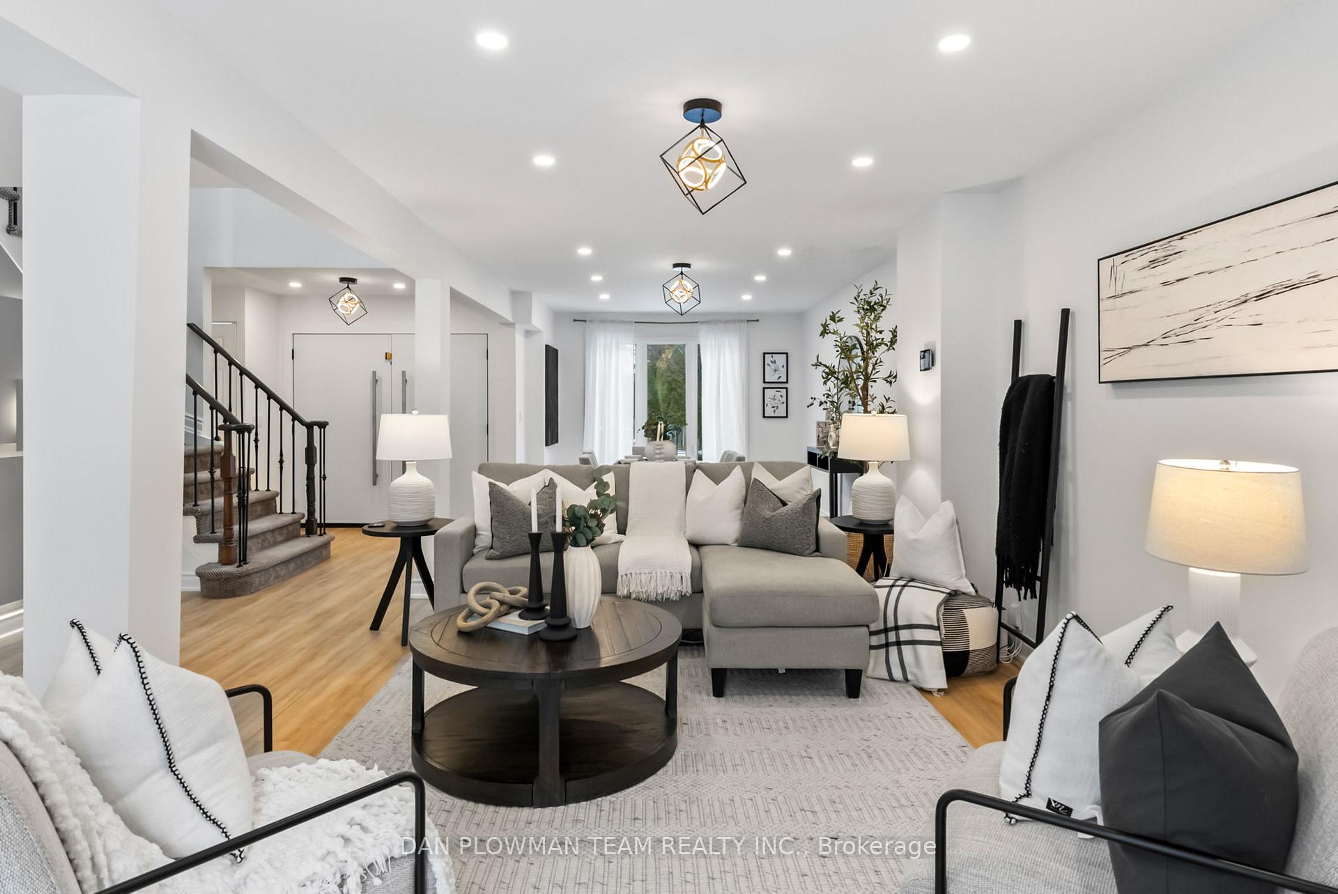 Photo 8 of 20 Maplewood Drive, Whitby, Blue Grass Meadows — HOMEH