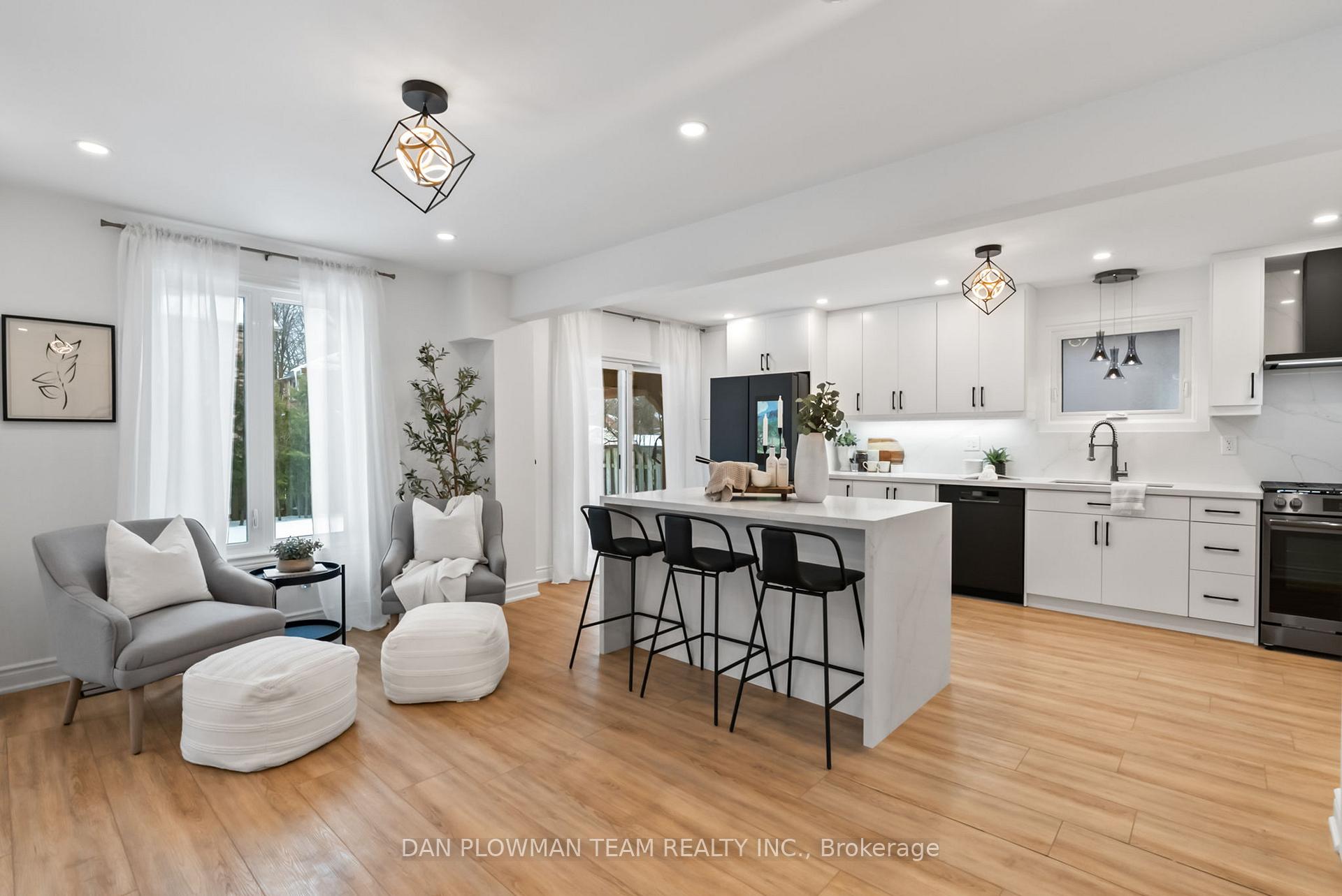 Photo 12 of 20 Maplewood Drive, Whitby, Blue Grass Meadows — HOMEH