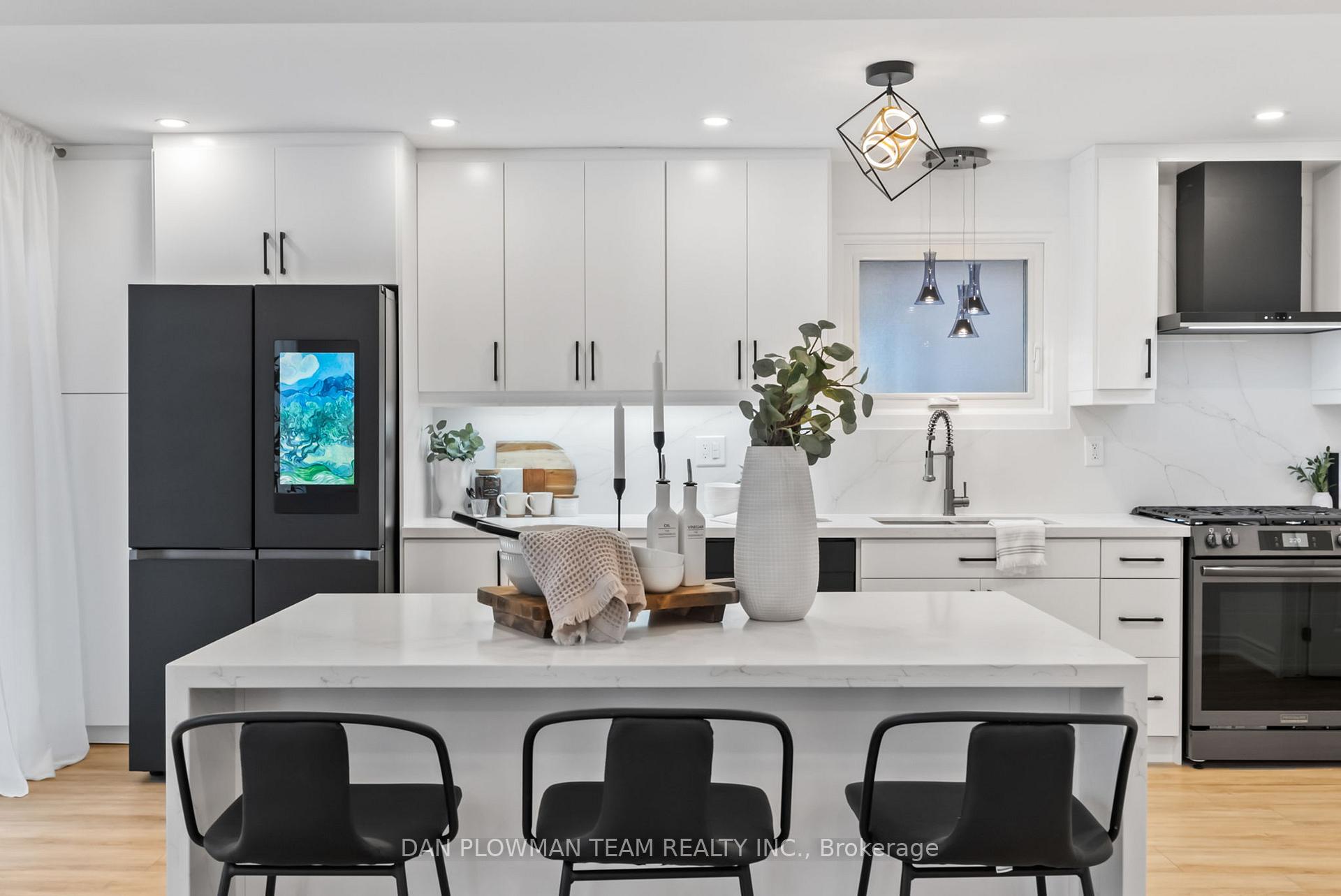 Photo 14 of 20 Maplewood Drive, Whitby, Blue Grass Meadows — HOMEH