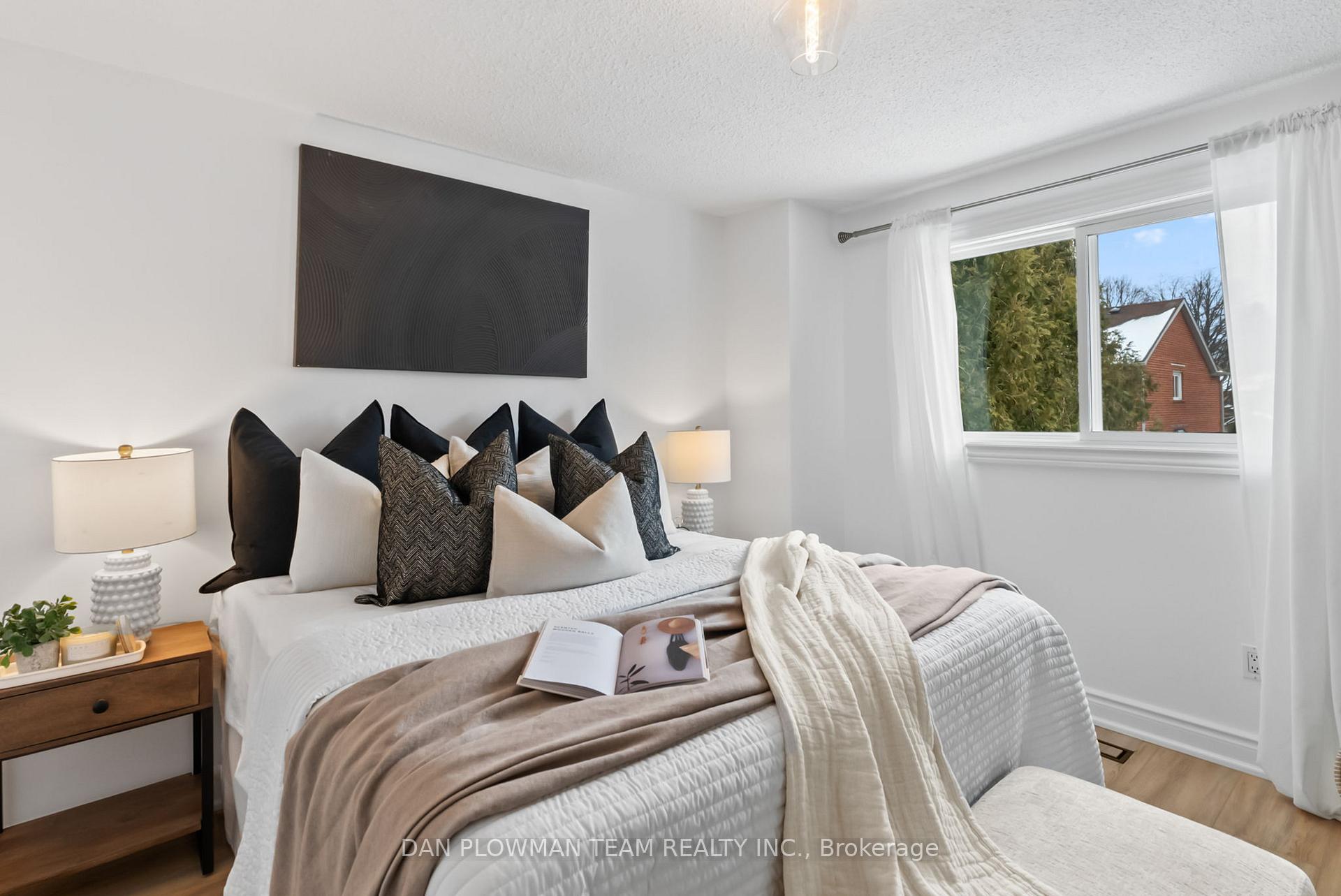 Photo 19 of 20 Maplewood Drive, Whitby, Blue Grass Meadows — HOMEH