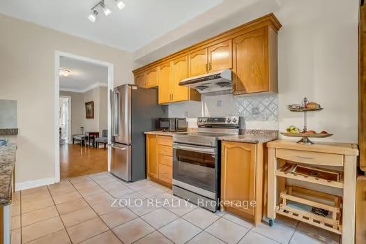 Photo 9 of 137 Sheshi Drive, Vaughan, Vellore Village — HOMEH