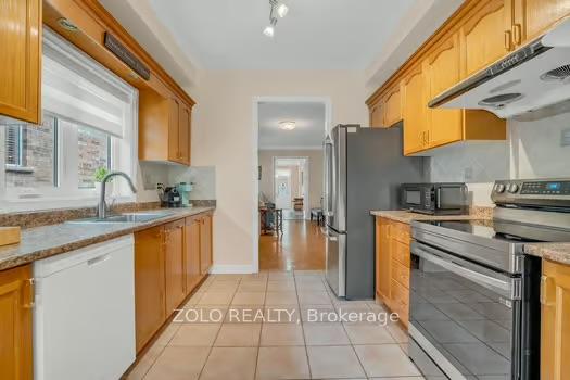 Photo 13 of 137 Sheshi Drive, Vaughan, Vellore Village — HOMEH