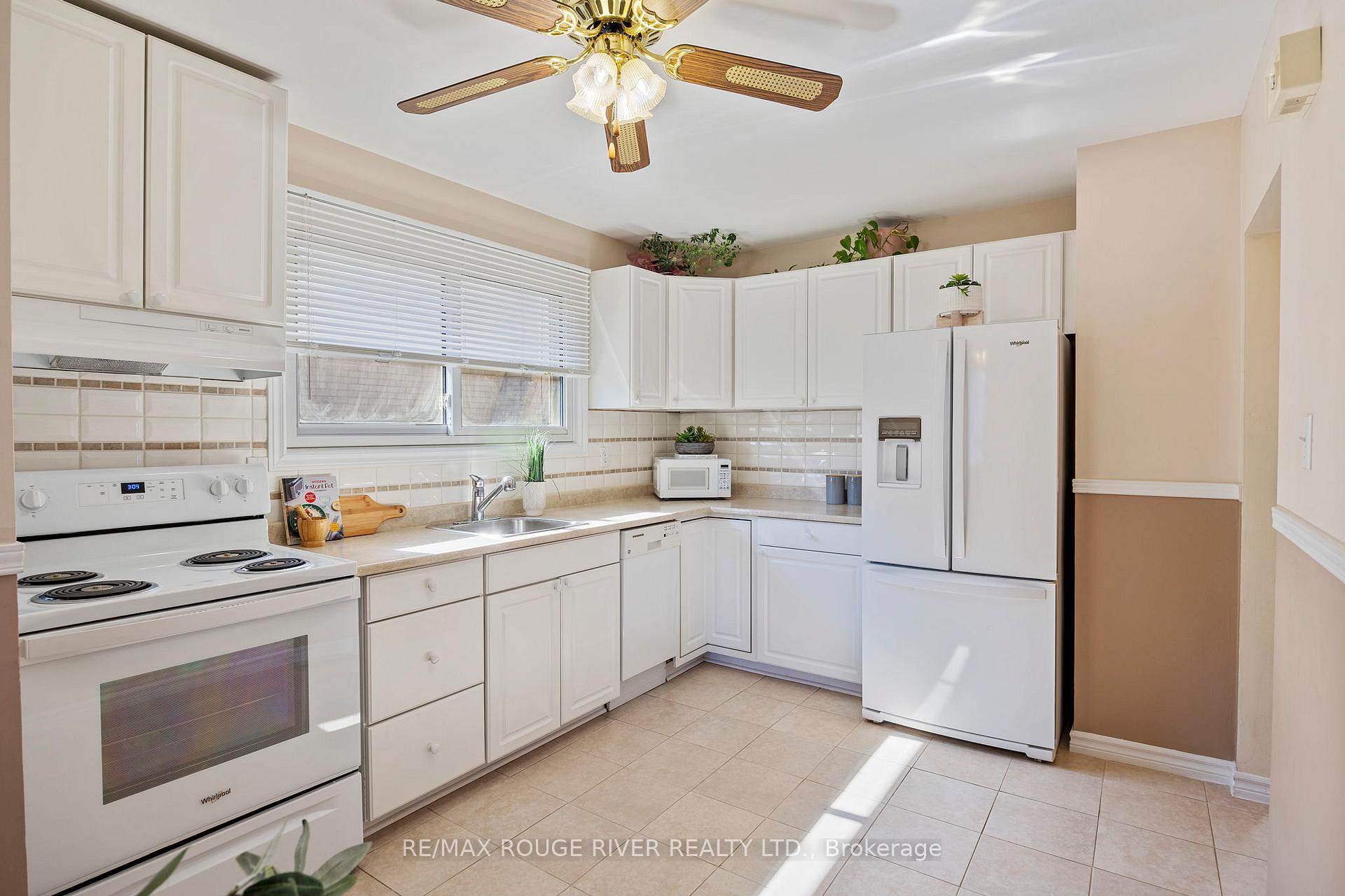 Photo 5 of 844 Hillcrest Road, Pickering, West Shore — HOMEH