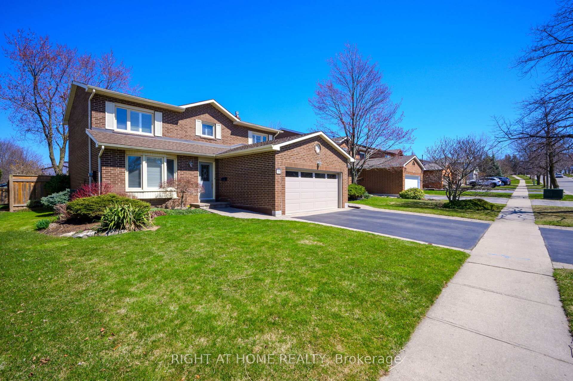 Photo 21 of 10 Riley Street, Hamilton, Waterdown — HOMEH