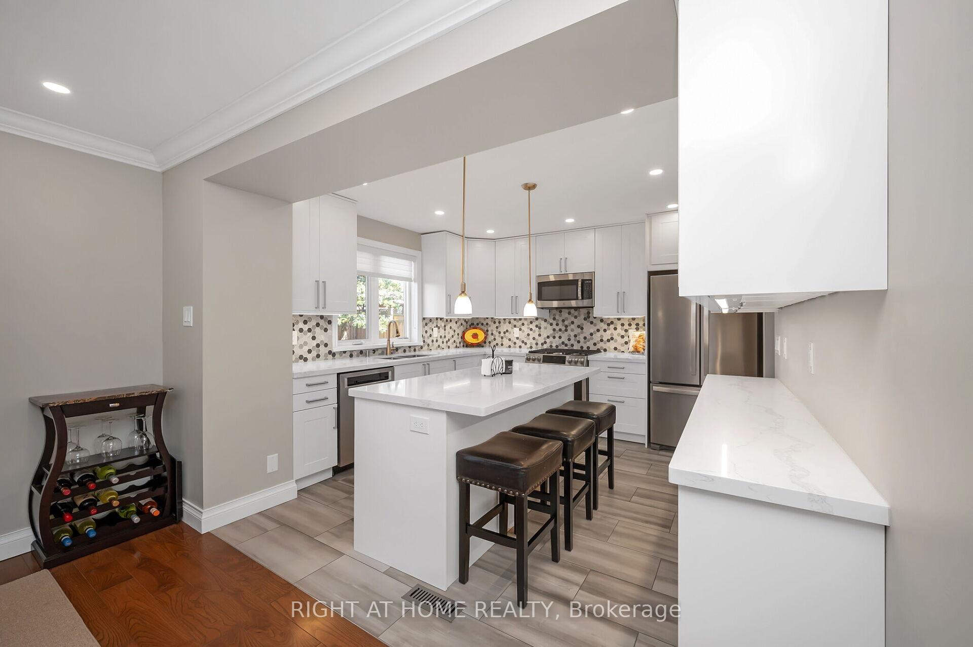 Photo 4 of 10 Riley Street, Hamilton, Waterdown — HOMEH