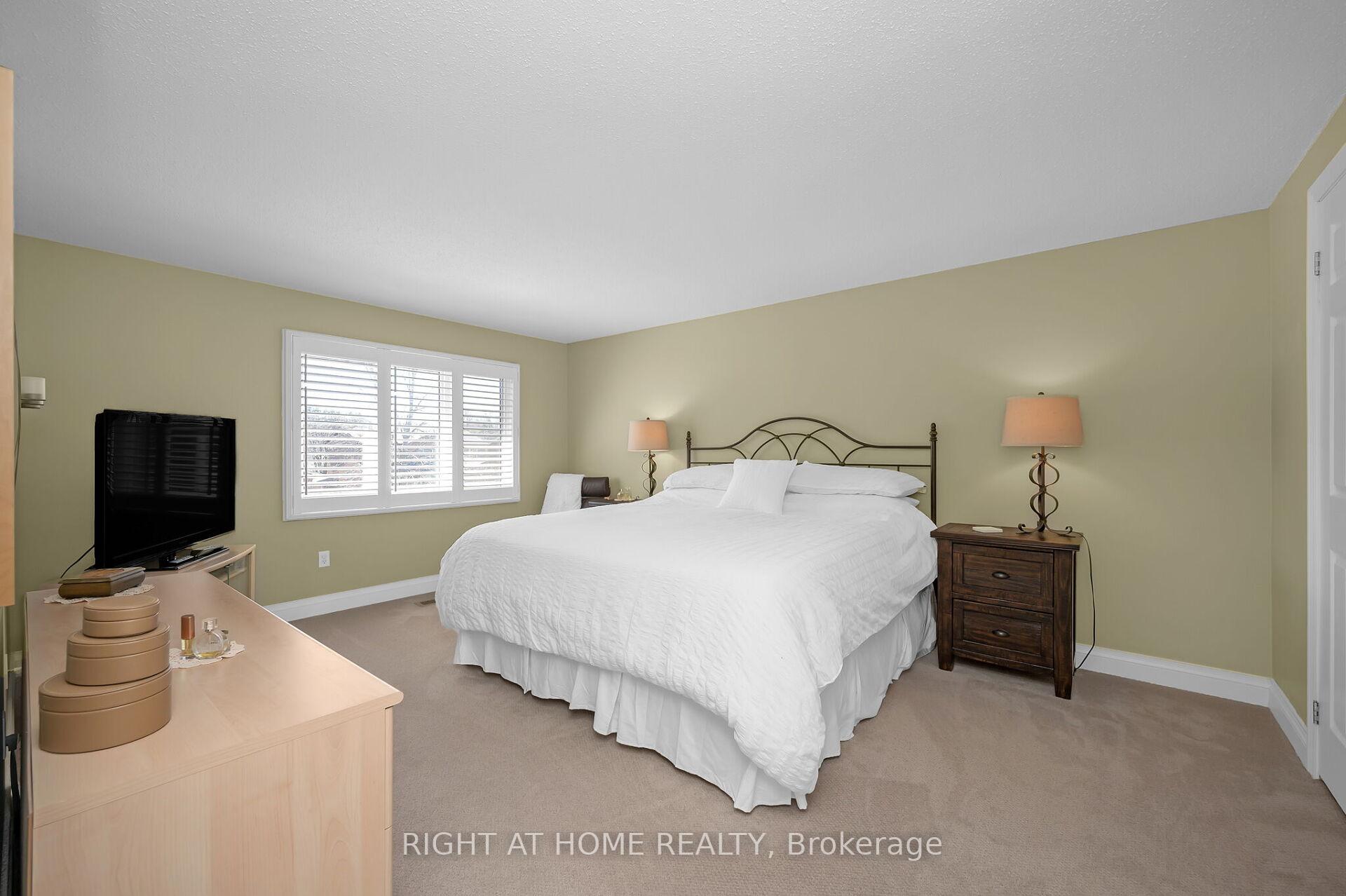 Photo 40 of 10 Riley Street, Hamilton, Waterdown — HOMEH