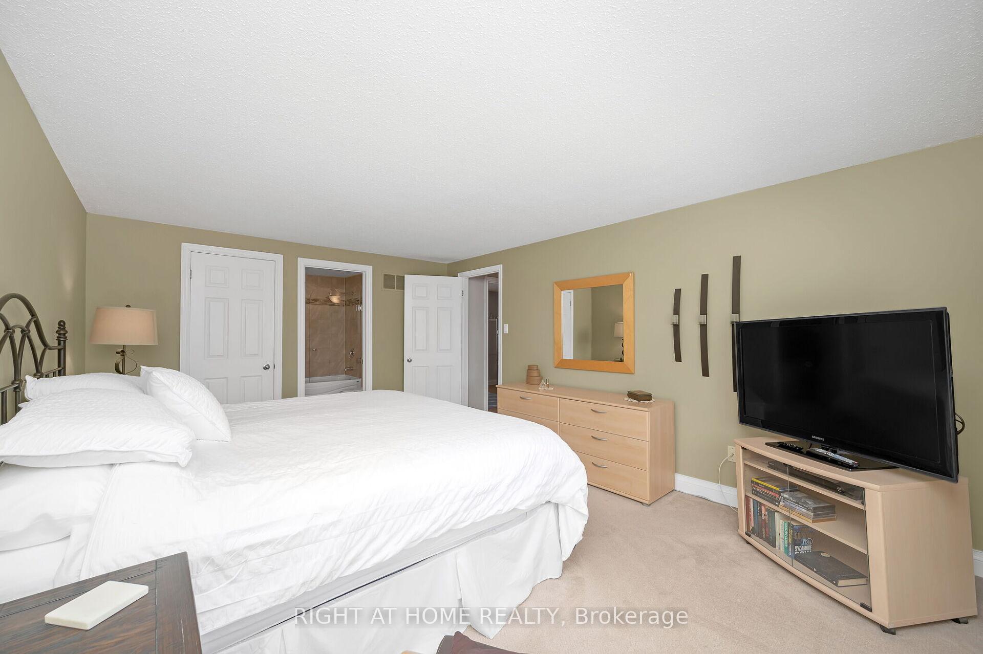 Photo 37 of 10 Riley Street, Hamilton, Waterdown — HOMEH
