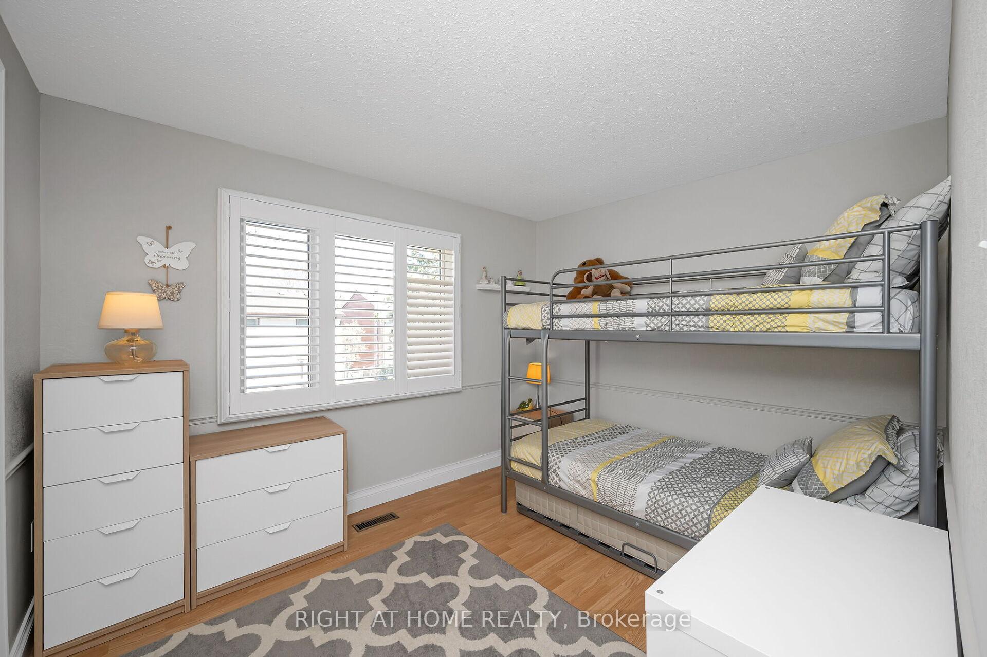 Photo 17 of 10 Riley Street, Hamilton, Waterdown — HOMEH