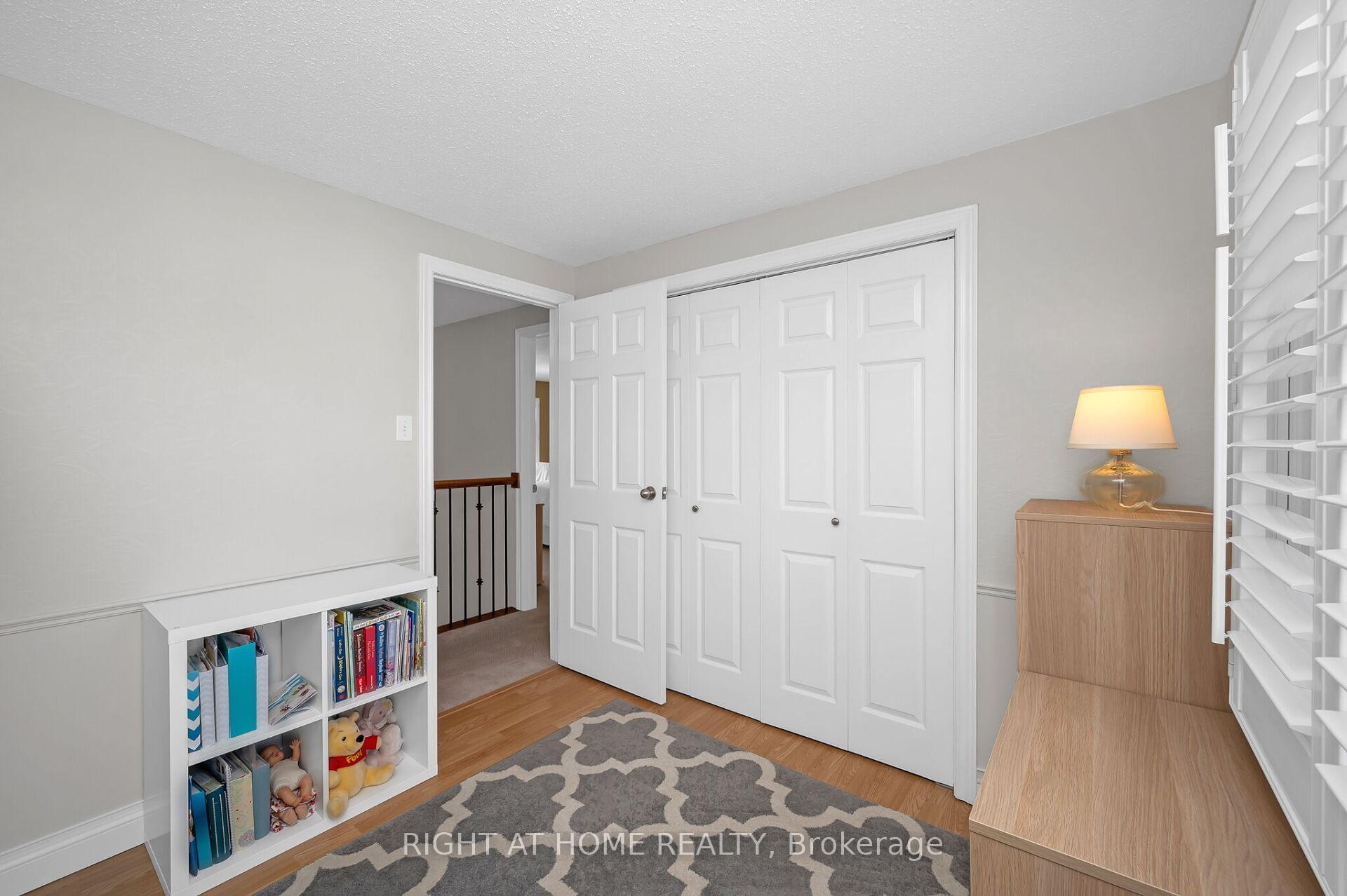 Photo 19 of 10 Riley Street, Hamilton, Waterdown — HOMEH