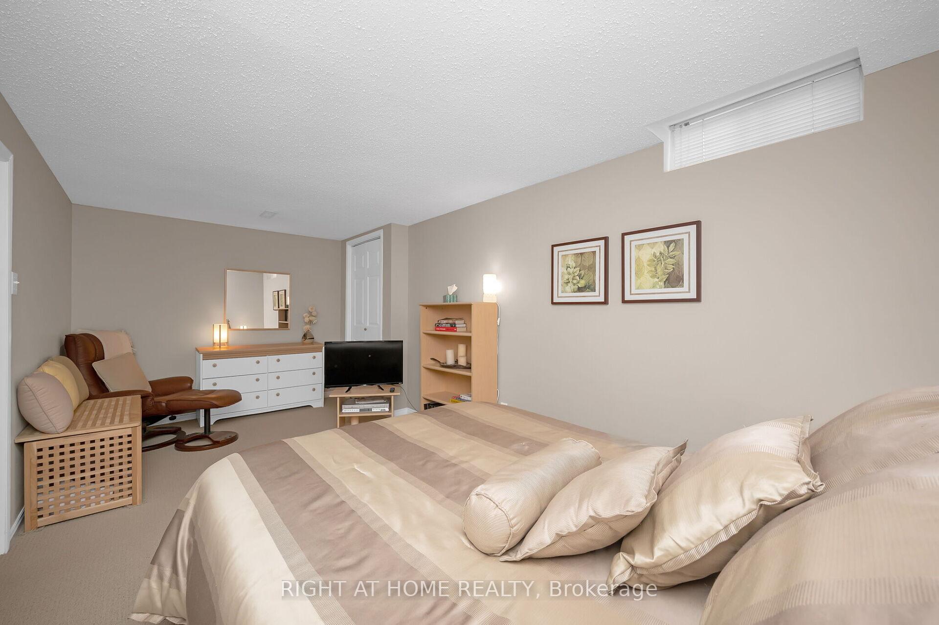 Photo 38 of 10 Riley Street, Hamilton, Waterdown — HOMEH