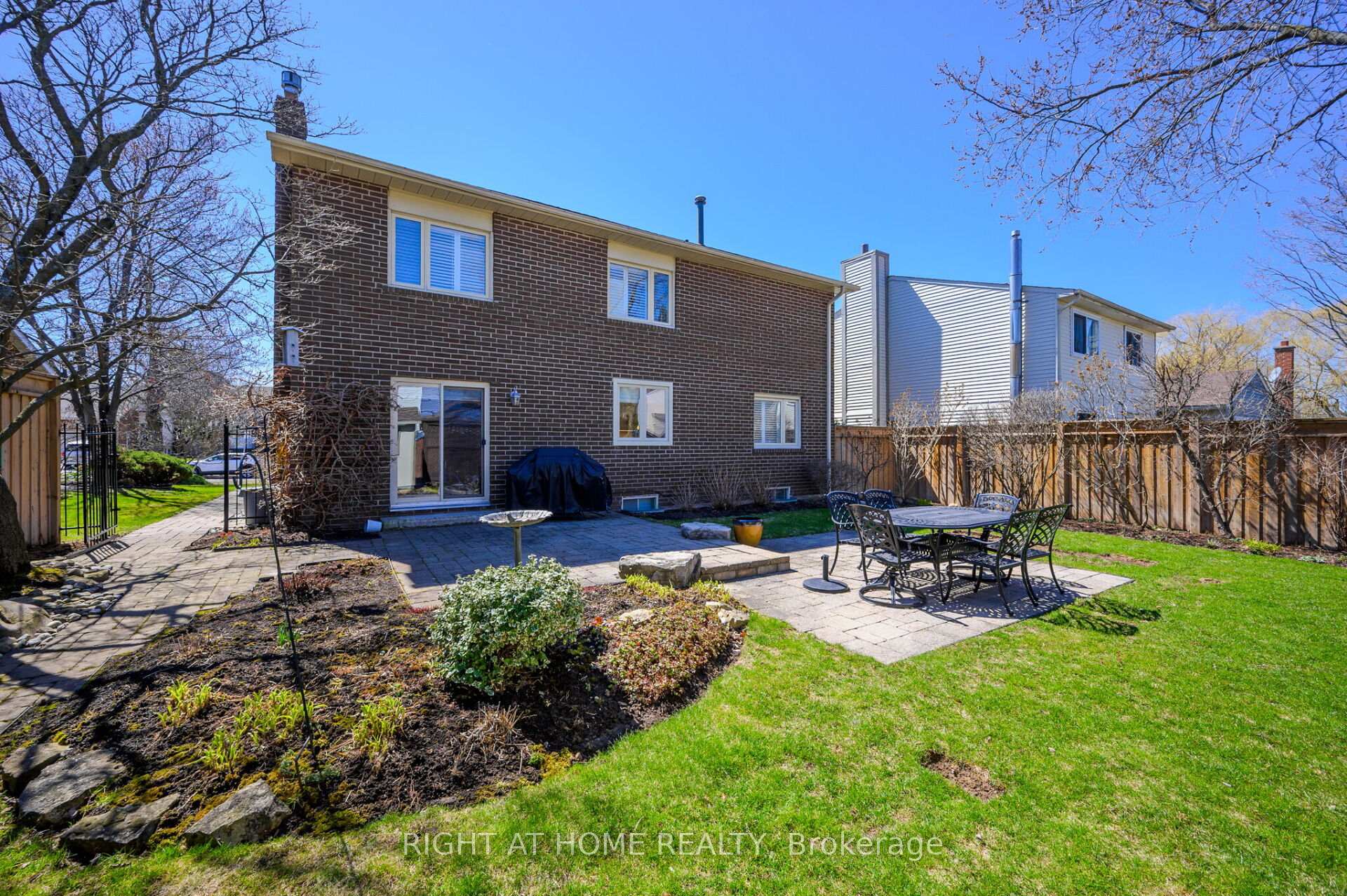 Photo 29 of 10 Riley Street, Hamilton, Waterdown — HOMEH