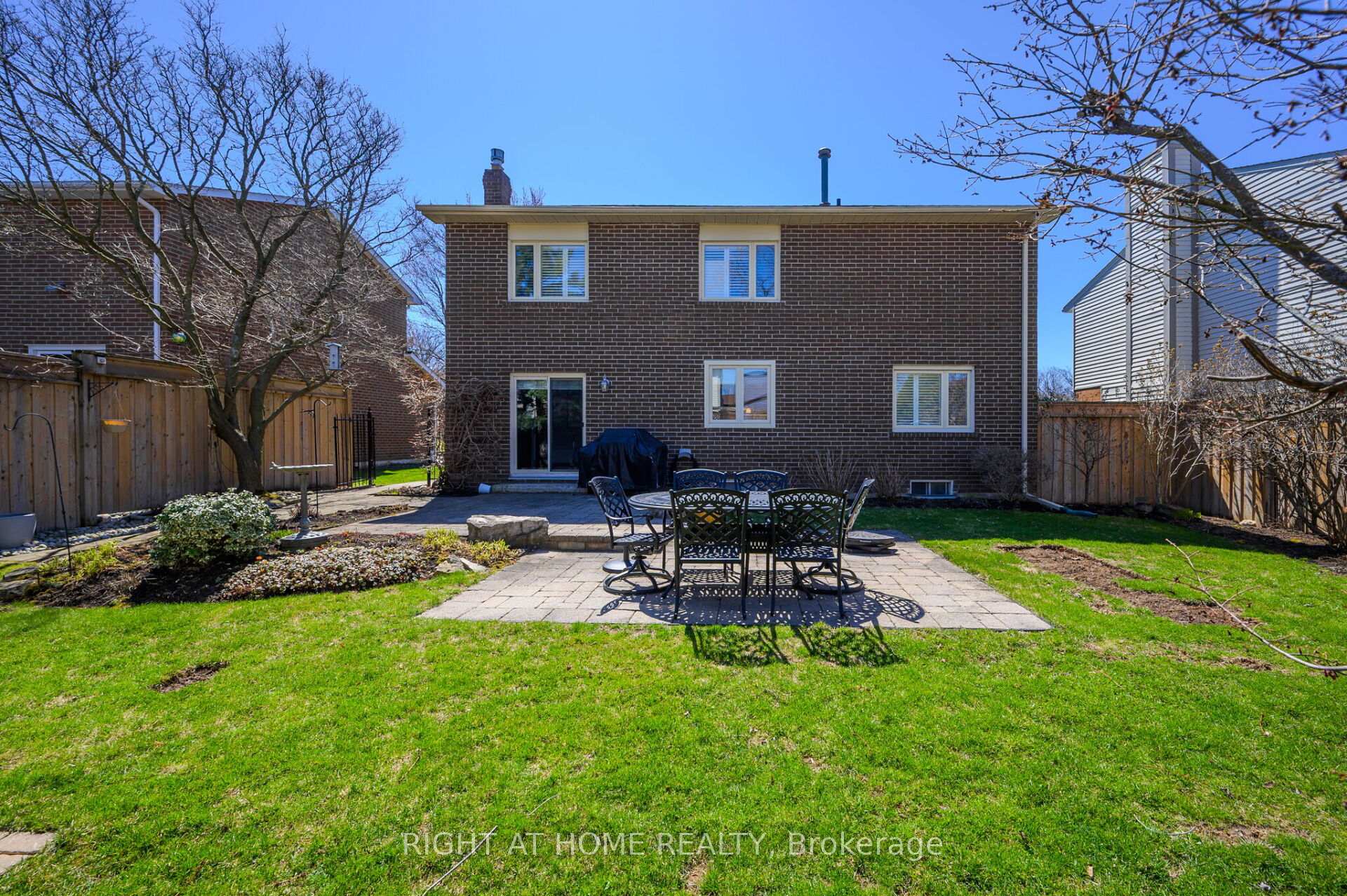 Photo 33 of 10 Riley Street, Hamilton, Waterdown — HOMEH