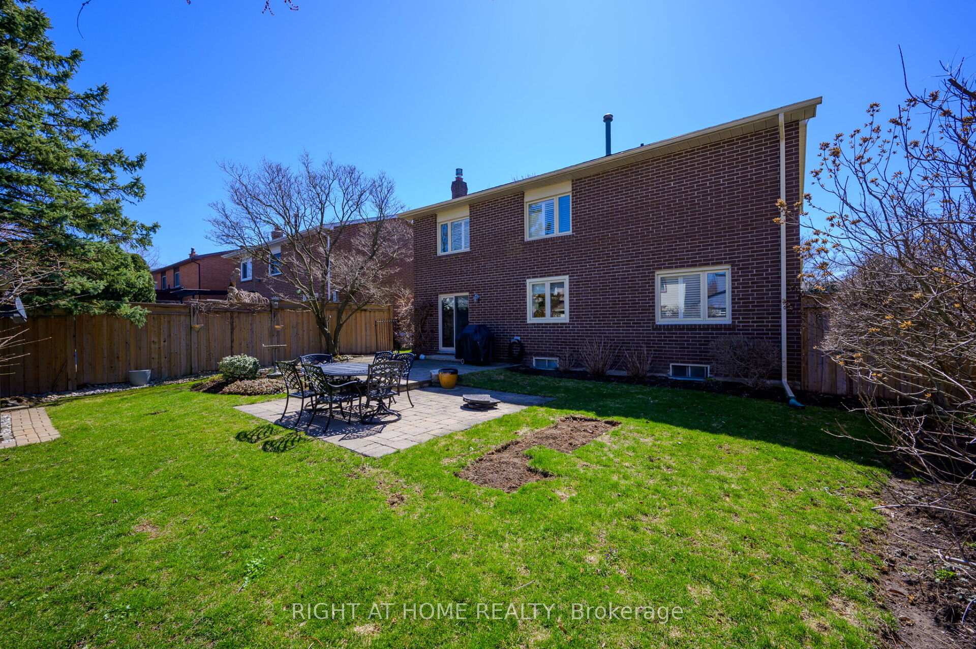 Photo 27 of 10 Riley Street, Hamilton, Waterdown — HOMEH