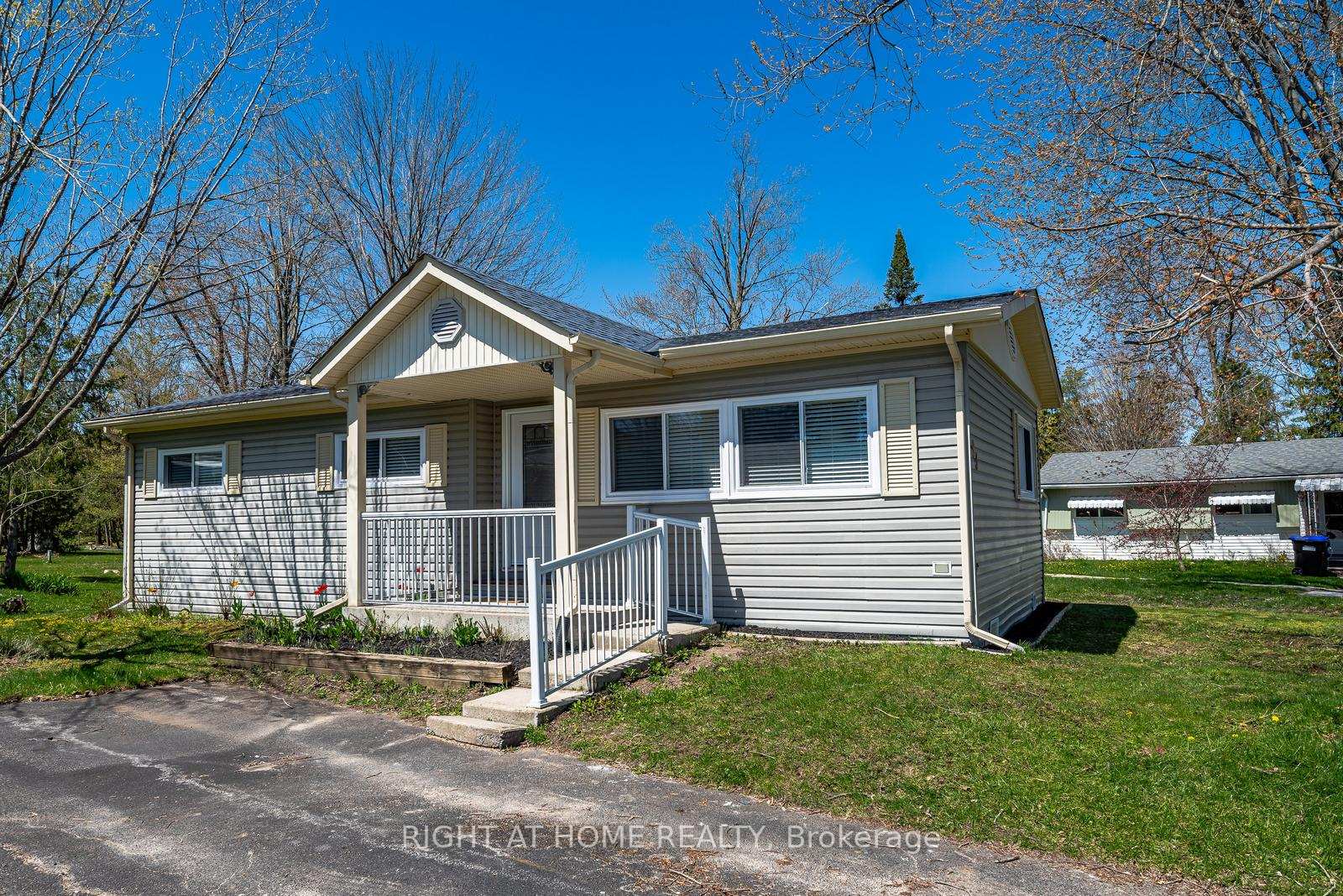 Photo 1 of 83 Hawthorne Drive, Innisfil, Rural Innisfil — HOMEH