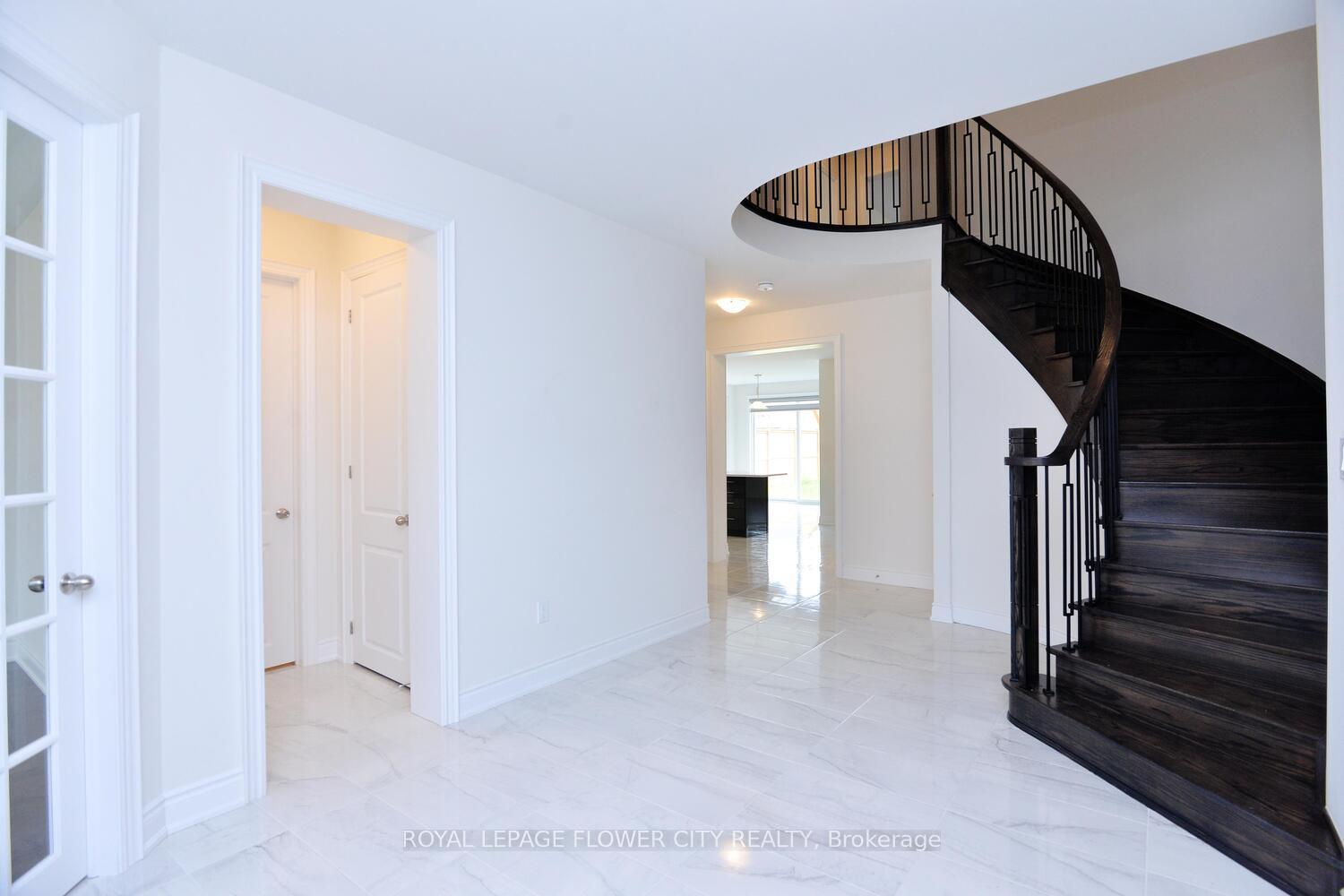 Photo 2 of 102 Rugman Crescent, Springwater, Minesing — HOMEH