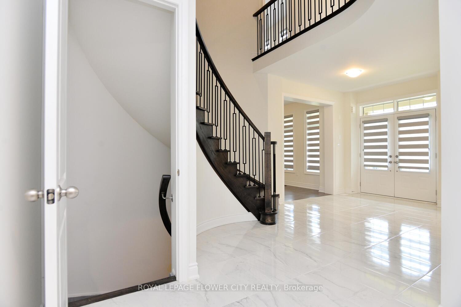 Photo 5 of 102 Rugman Crescent, Springwater, Minesing — HOMEH