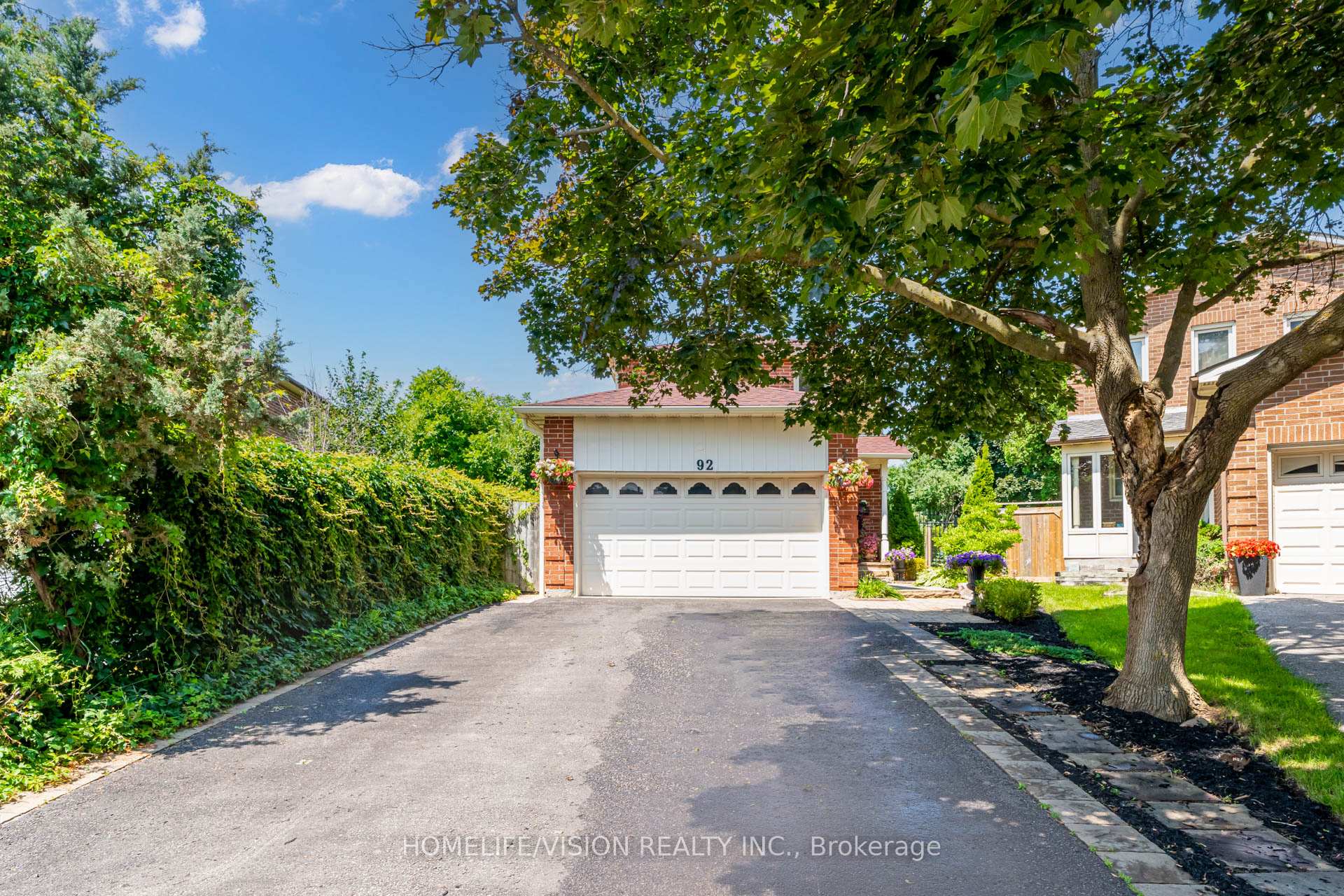 Photo 2 of 92 Trothen Circle, Markham, Markham Village — HOMEH