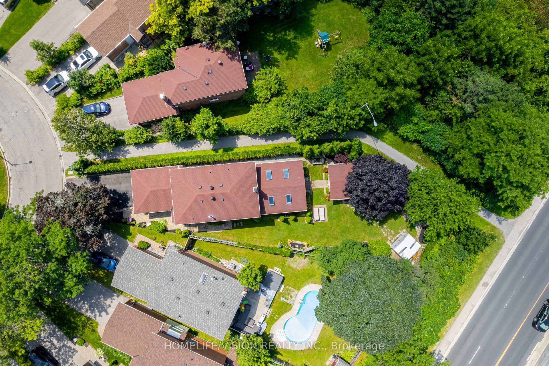 Photo 8 of 92 Trothen Circle, Markham, Markham Village — HOMEH