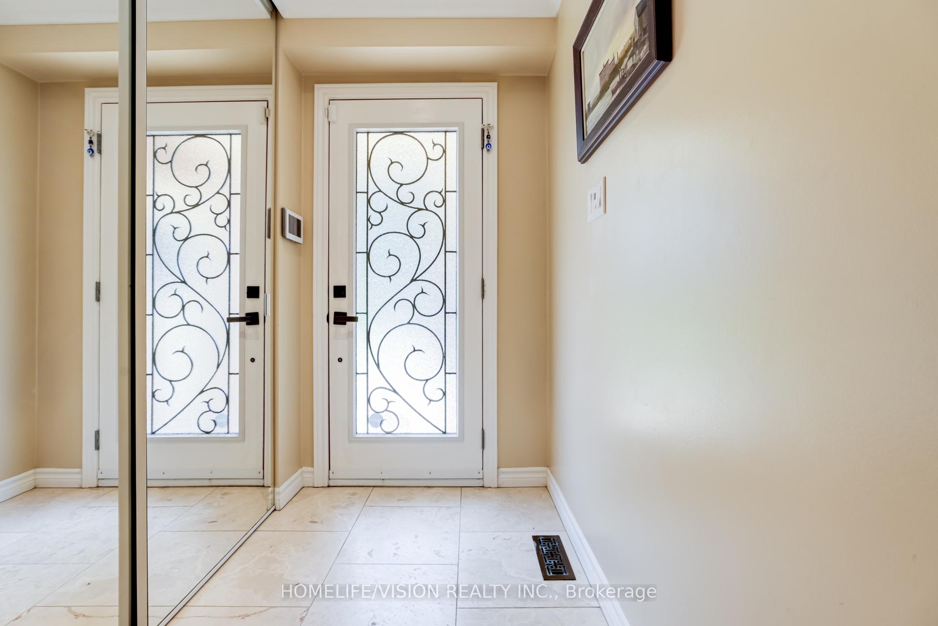 Photo 9 of 92 Trothen Circle, Markham, Markham Village — HOMEH