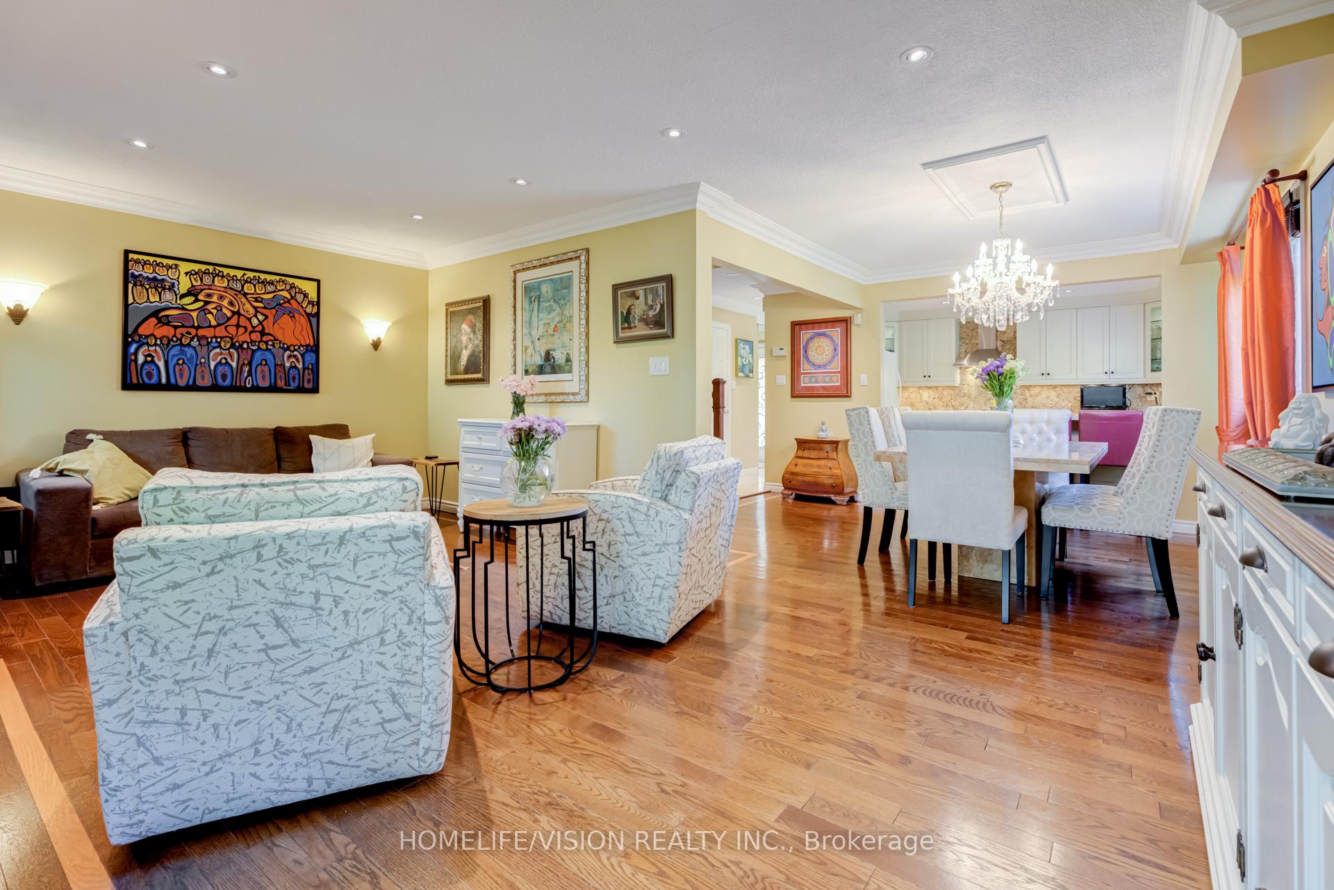 Photo 4 of 92 Trothen Circle, Markham, Markham Village — HOMEH