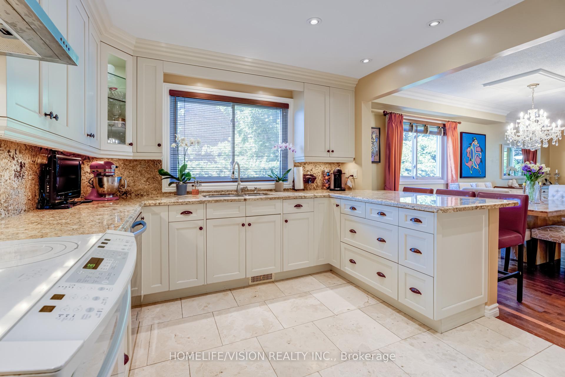 Photo 10 of 92 Trothen Circle, Markham, Markham Village — HOMEH