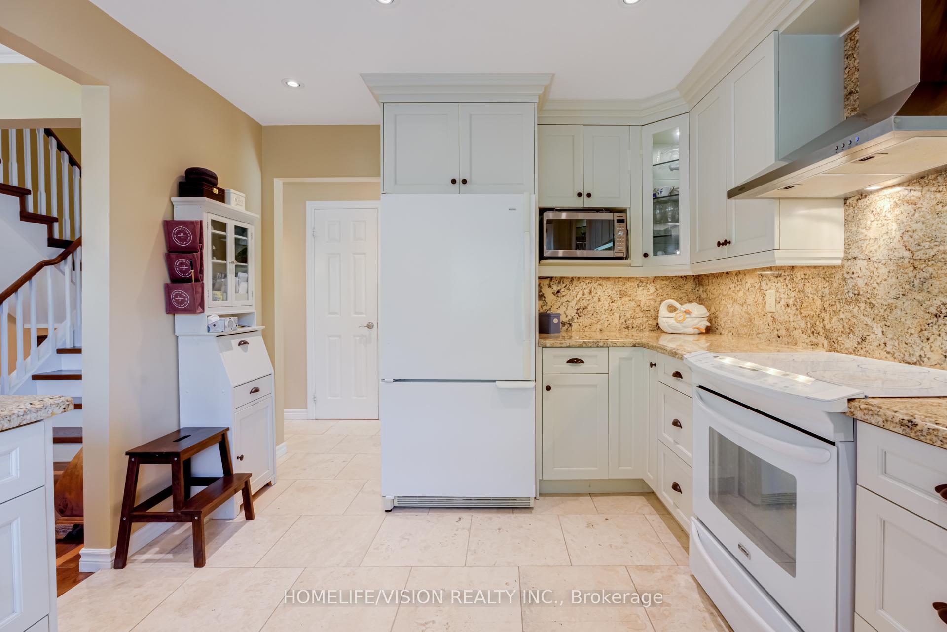 Photo 14 of 92 Trothen Circle, Markham, Markham Village — HOMEH