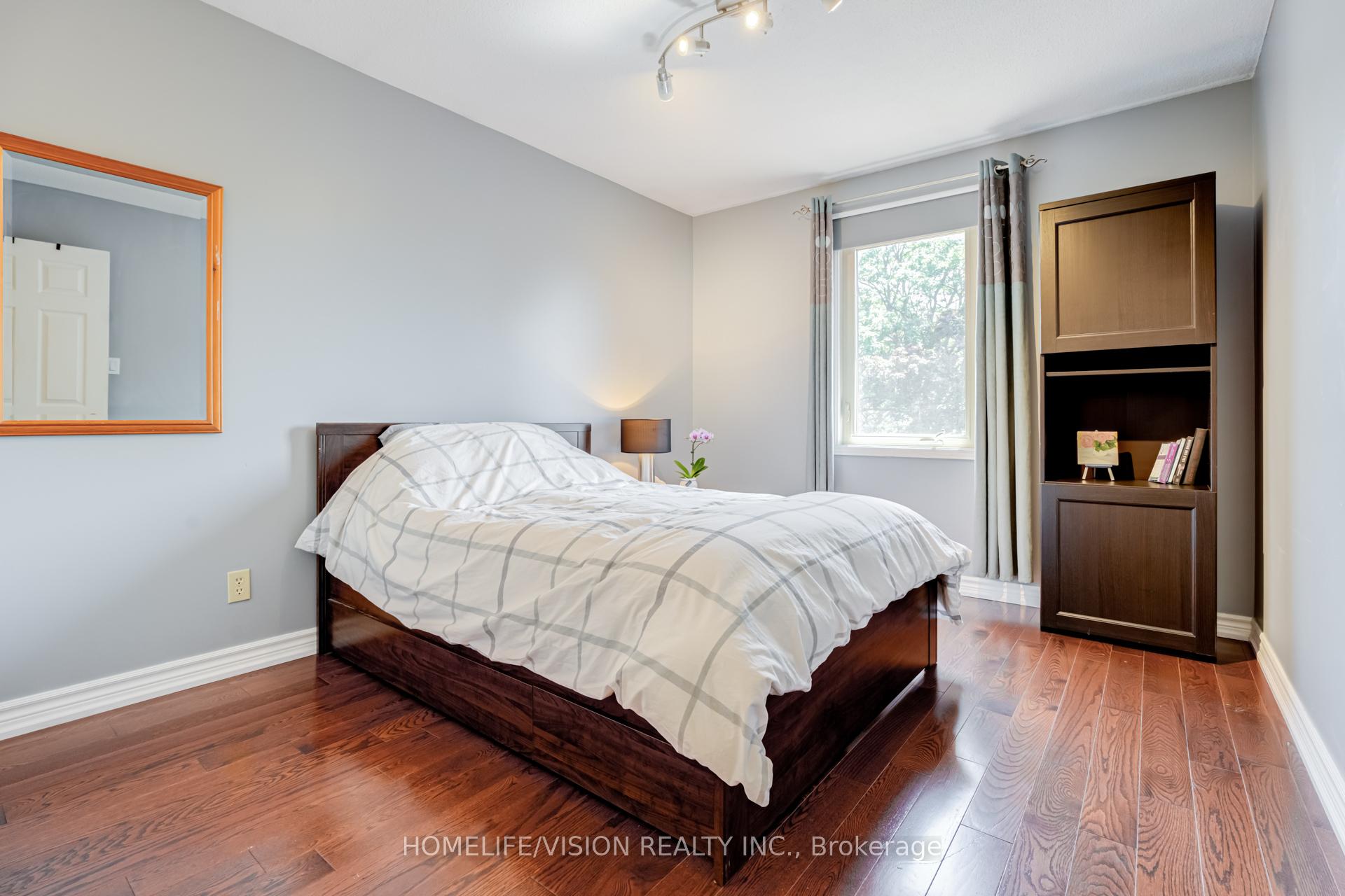 Photo 18 of 92 Trothen Circle, Markham, Markham Village — HOMEH