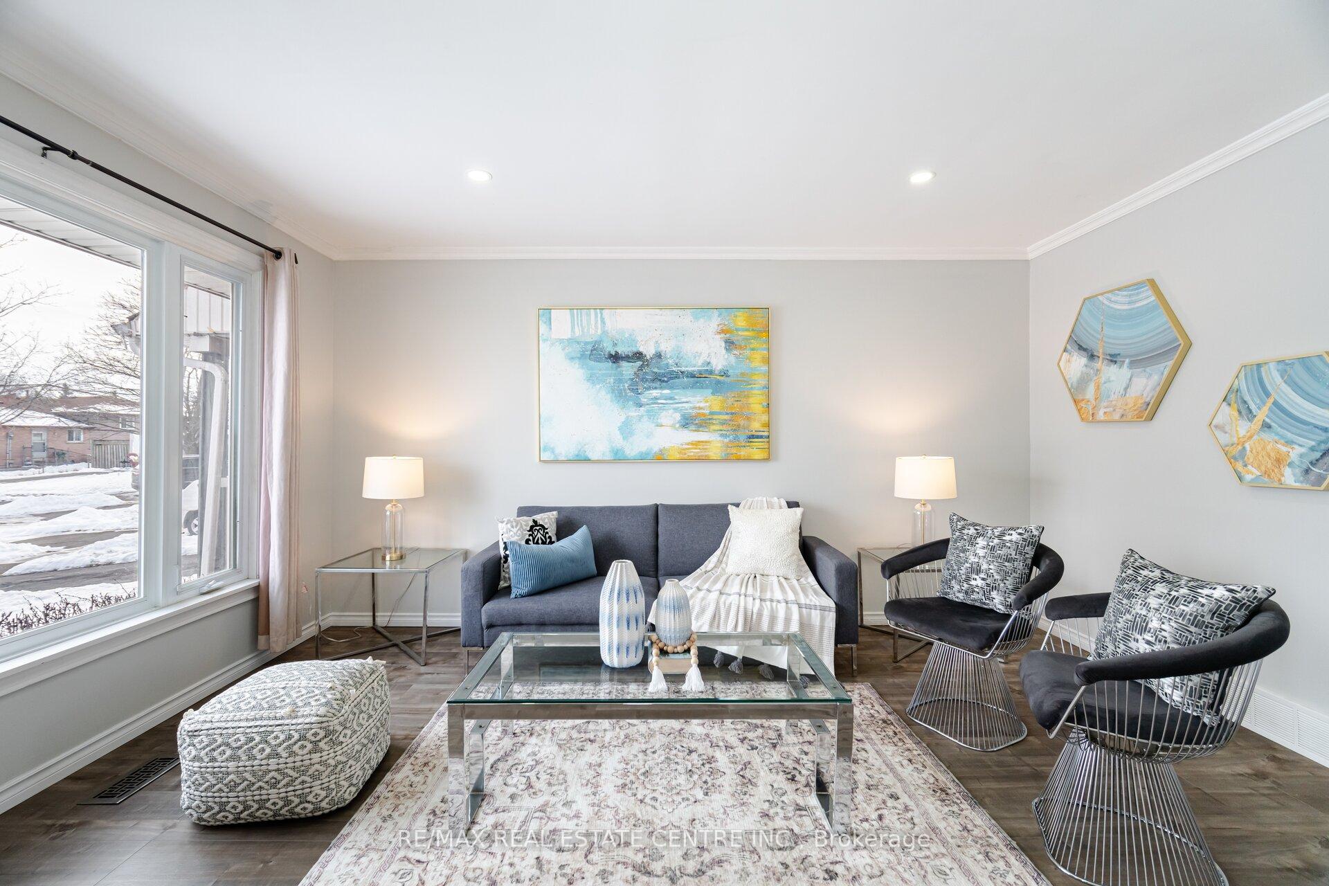 Photo 4 of 43 Markham Crescent, Hamilton, Stoney Creek Mountain — HOMEH