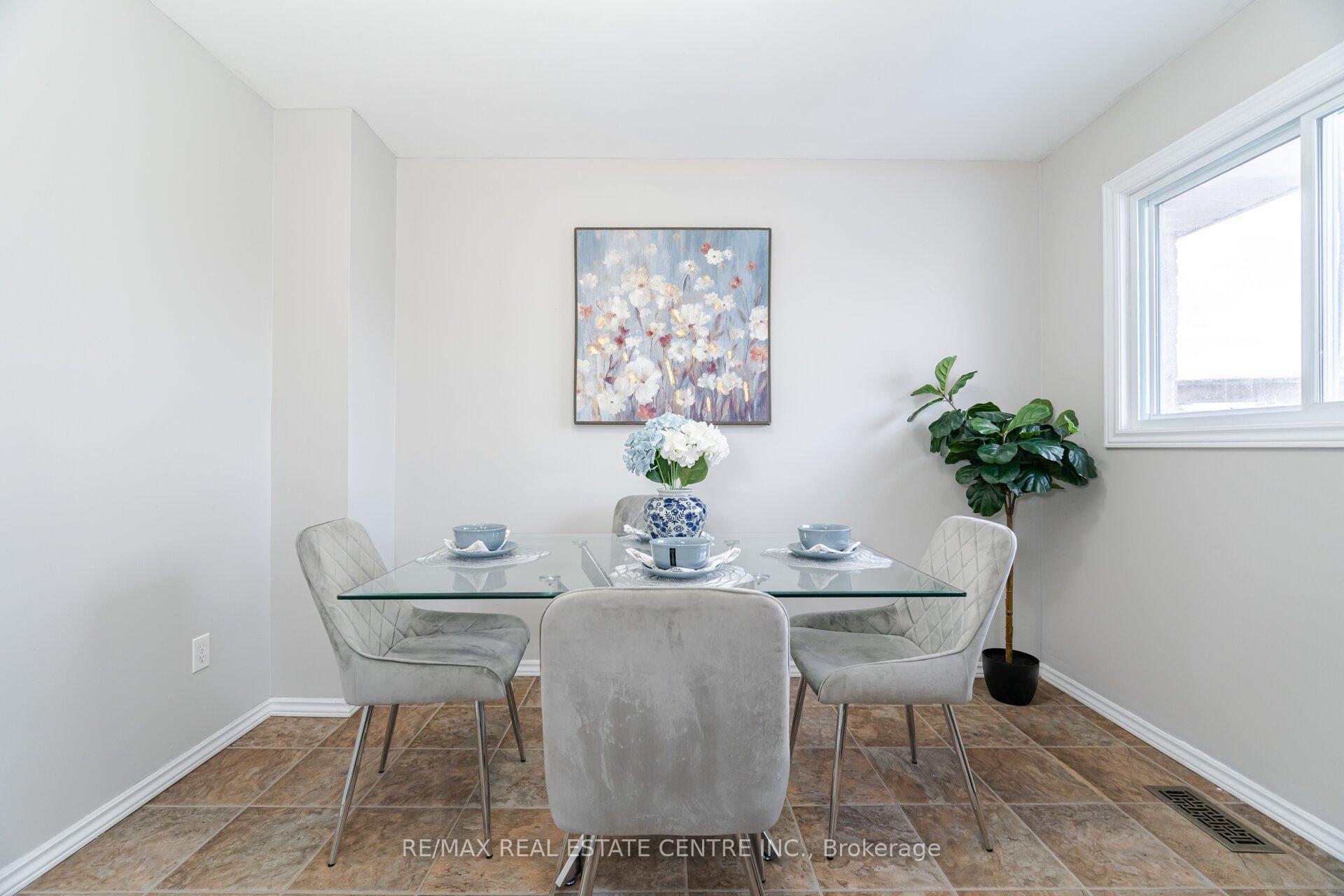 Photo 3 of 43 Markham Crescent, Hamilton, Stoney Creek Mountain — HOMEH