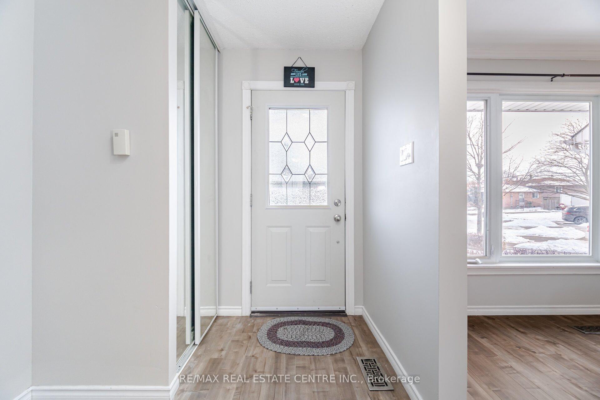 Photo 6 of 43 Markham Crescent, Hamilton, Stoney Creek Mountain — HOMEH