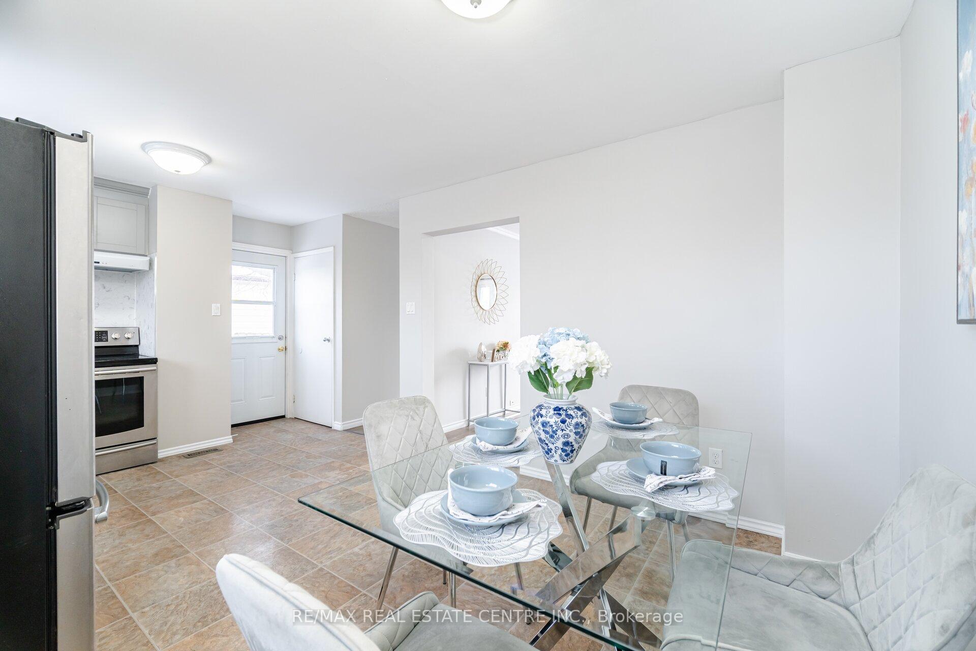 Photo 10 of 43 Markham Crescent, Hamilton, Stoney Creek Mountain — HOMEH