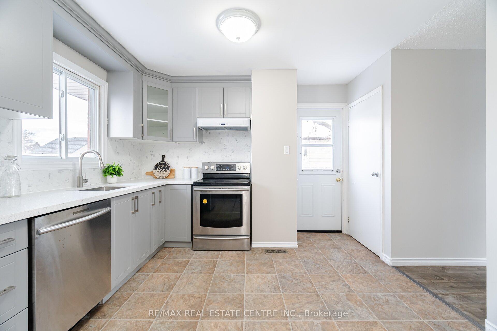 Photo 15 of 43 Markham Crescent, Hamilton, Stoney Creek Mountain — HOMEH